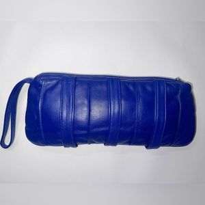 BLUE ITALIAN LEATHER WRISTLET HAND BAG